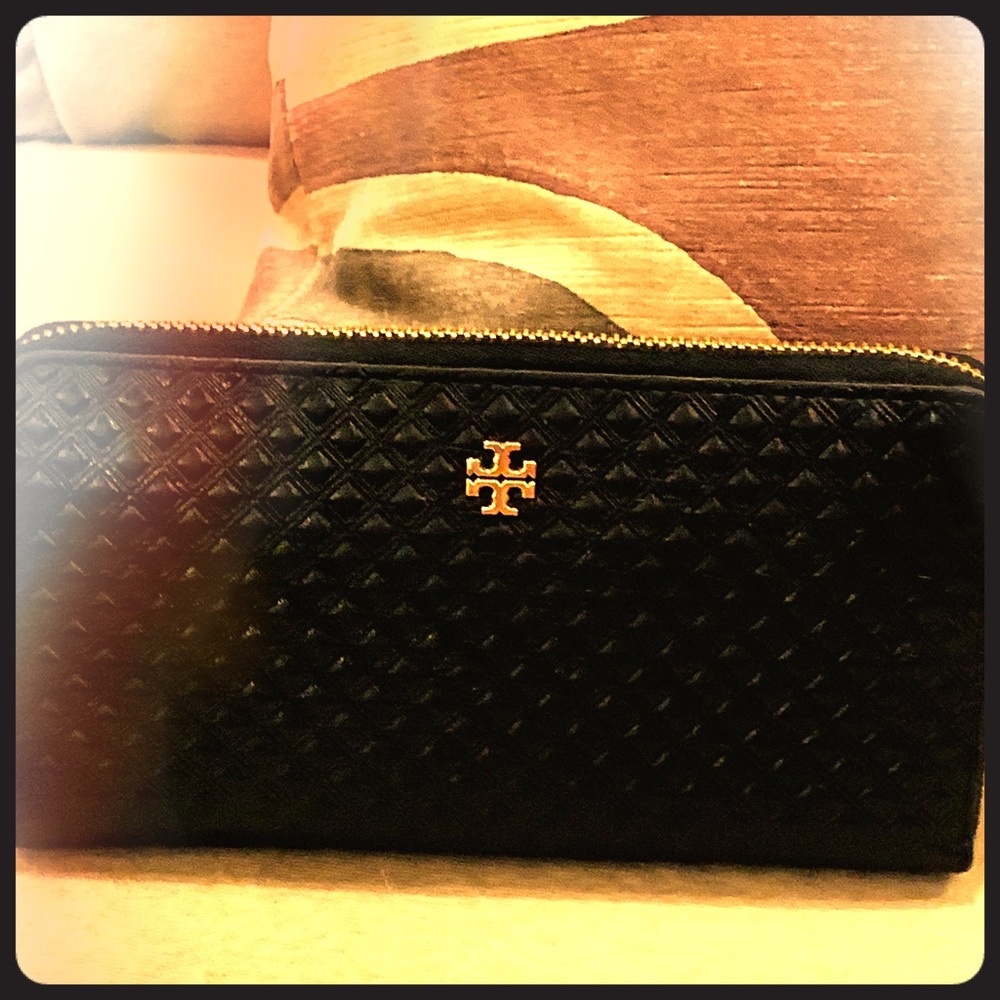Tory Burch Marion Embossed zip Wallet
